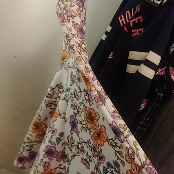 NOBO floral dress - Picture 2 of 2